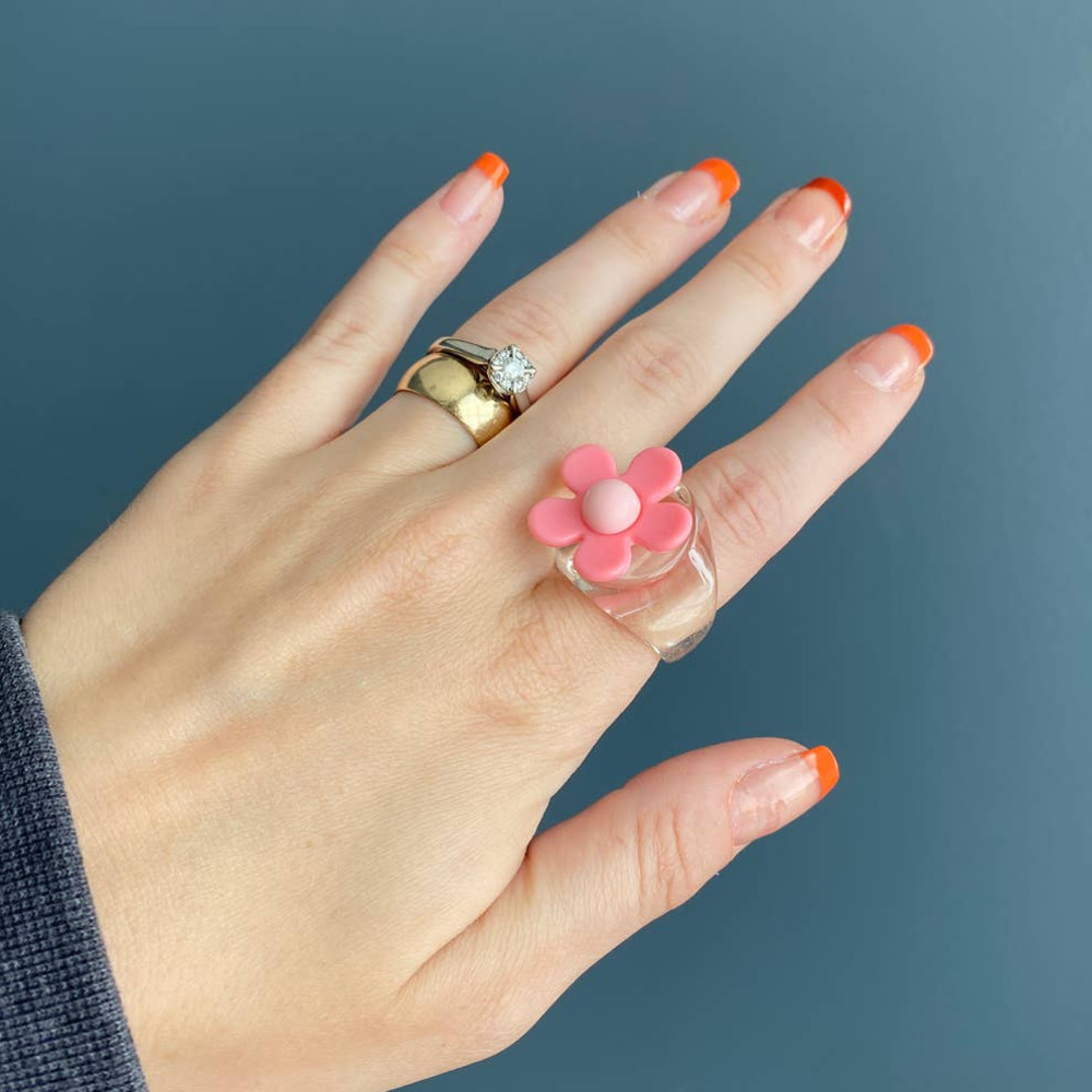 Y2K clear acrylic bubble ring w/ pink flower, 7.5